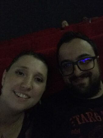 photo de couple au cinéma